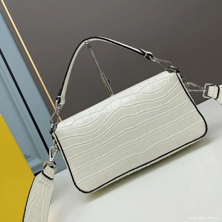 Vintage HOT Fendi In Leather Crocodile Bag White Baguette Medium 0808